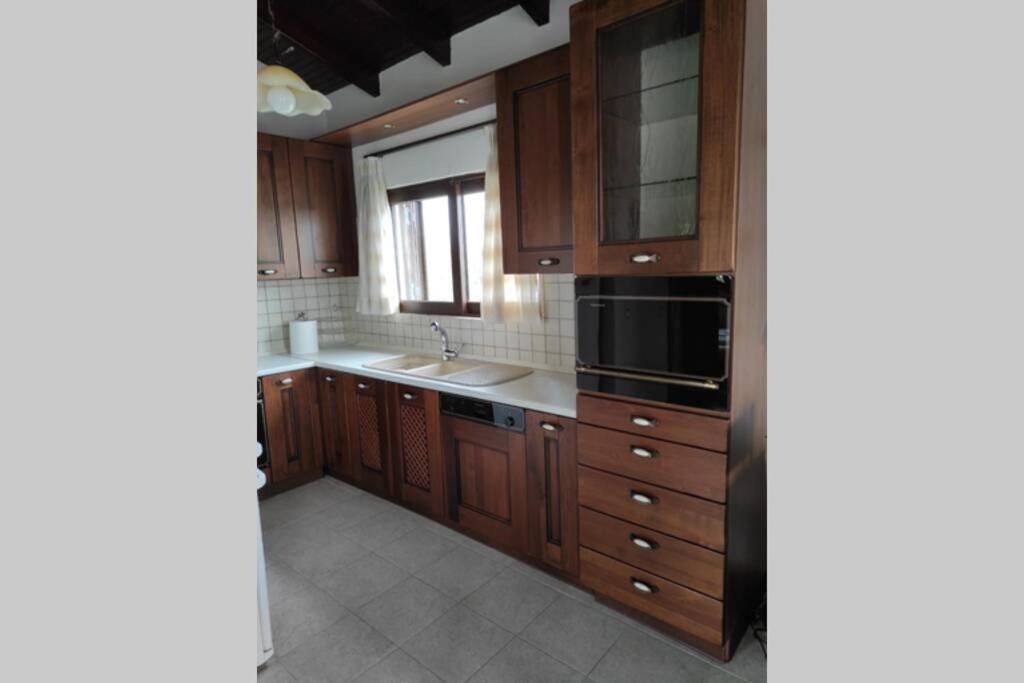 Artemis Penthouse 10 Minute From National Airport Vila Exterior foto