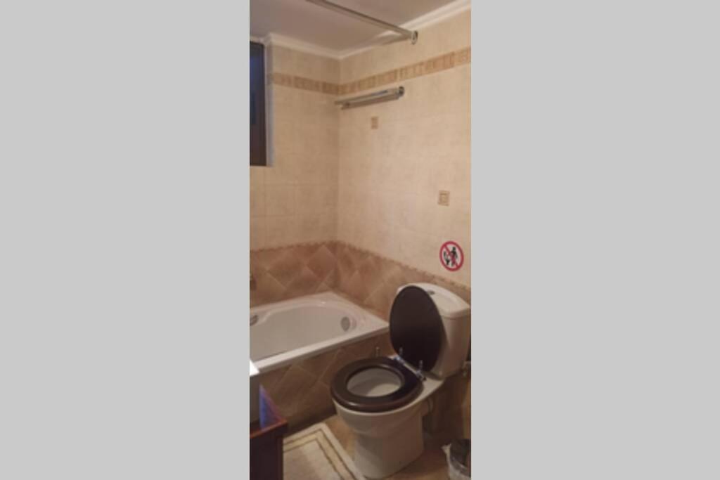 Artemis Penthouse 10 Minute From National Airport Vila Exterior foto