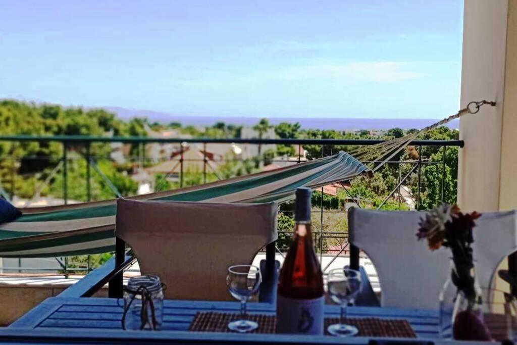 Artemis Penthouse 10 Minute From National Airport Vila Exterior foto