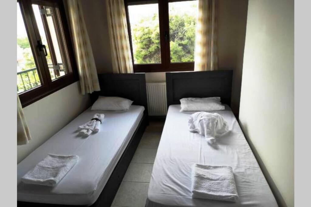 Artemis Penthouse 10 Minute From National Airport Vila Exterior foto